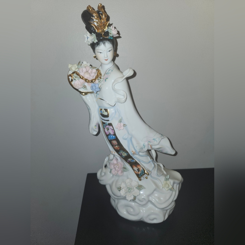 Vintage Oriental Geisha Woman